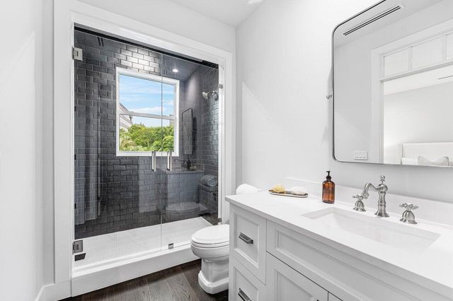 11823 Lake Shore Place, Palm Beach Gardens, FL 33408