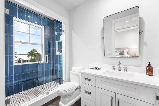 11823 Lake Shore Place, Palm Beach Gardens, FL 33408