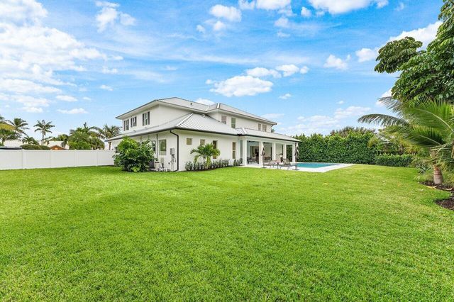 11823 Lake Shore Place, Palm Beach Gardens, FL 33408