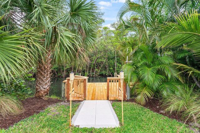 11823 Lake Shore Place, Palm Beach Gardens, FL 33408