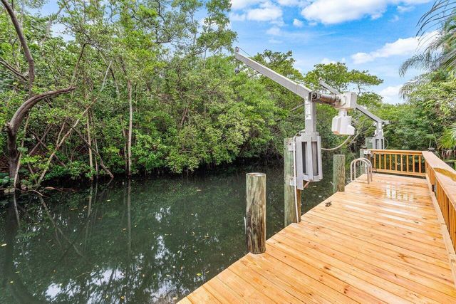 11823 Lake Shore Place, Palm Beach Gardens, FL 33408