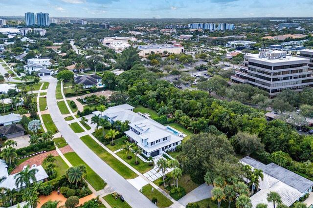 11823 Lake Shore Place, Palm Beach Gardens, FL 33408