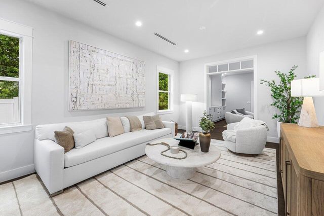 11823 Lake Shore Place, Palm Beach Gardens, FL 33408