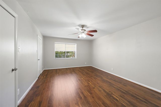5204 Arboles Drive L, Houston, TX 77035