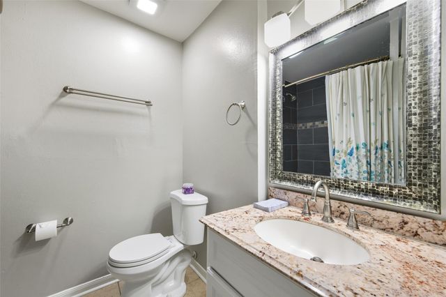5204 Arboles Drive L, Houston, TX 77035