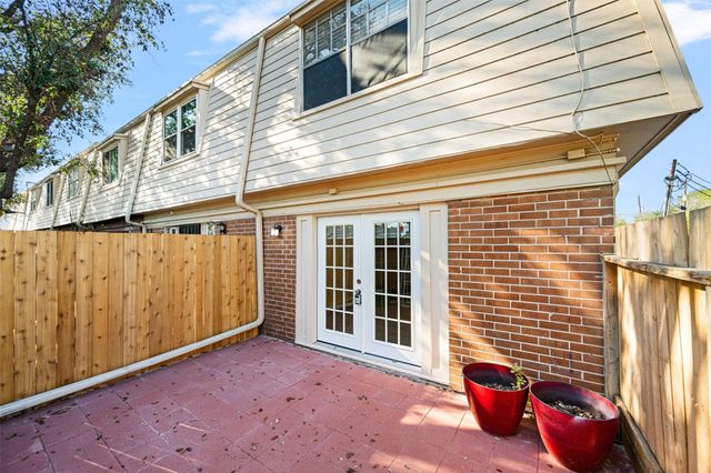 5204 Arboles Drive L, Houston, TX 77035