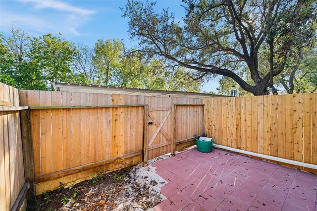 5204 Arboles Drive L, Houston, TX 77035