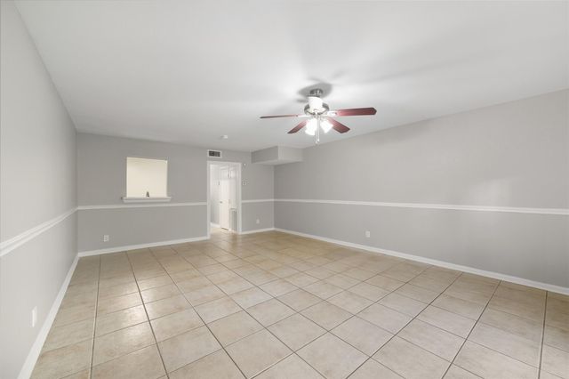 5204 Arboles Drive L, Houston, TX 77035
