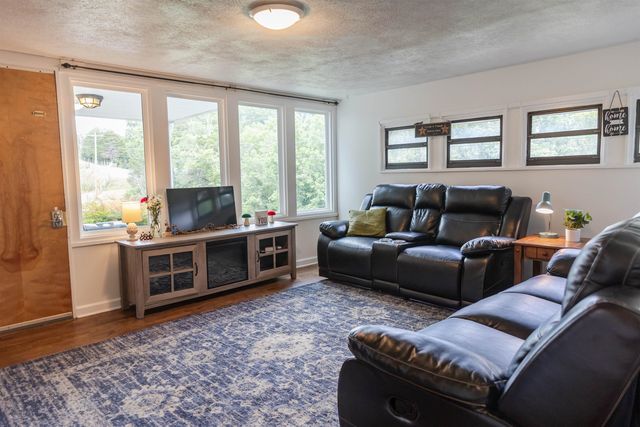 1202 S LEE HIGHWAY ACCESS RD, Lexington, VA 24450