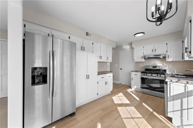 13313 Corrington Avenue, Grandview, MO 64030