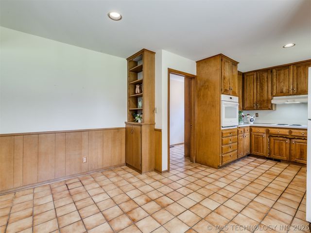 7317 E 58th Place, Tulsa, OK 74145
