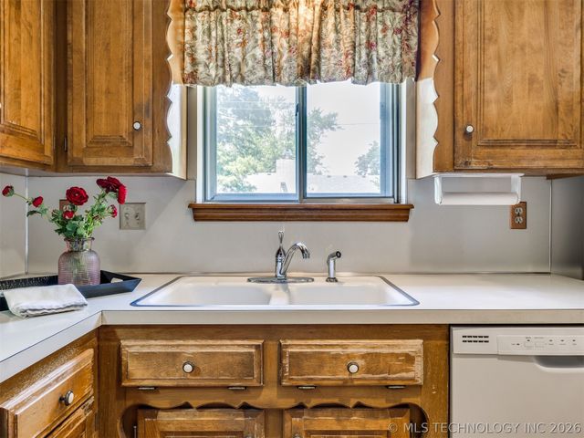 7317 E 58th Place, Tulsa, OK 74145