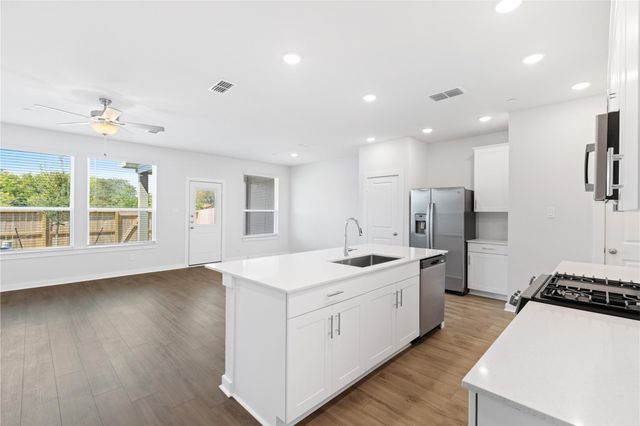 3035 Dovedale Street, Pearland, TX 77584