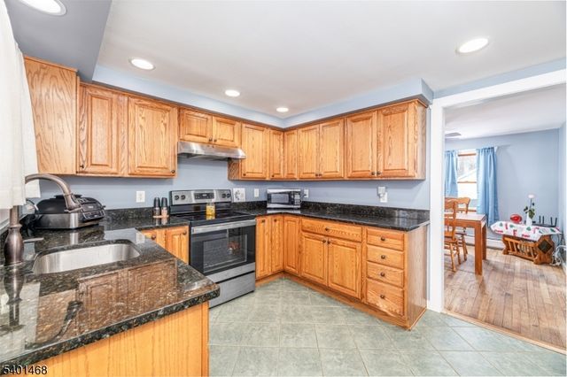 49 Sussex St, Newton Town, NJ 07860