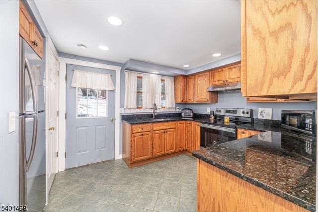 49 Sussex St, Newton Town, NJ 07860