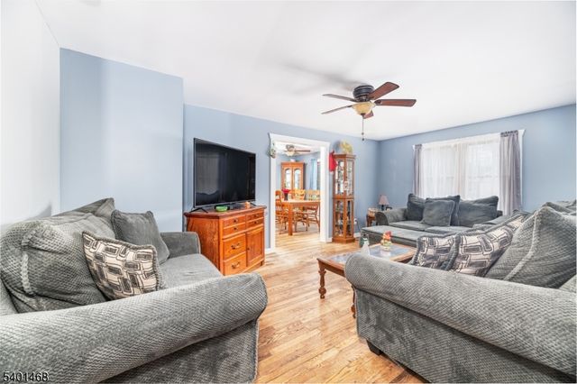 49 Sussex St, Newton Town, NJ 07860