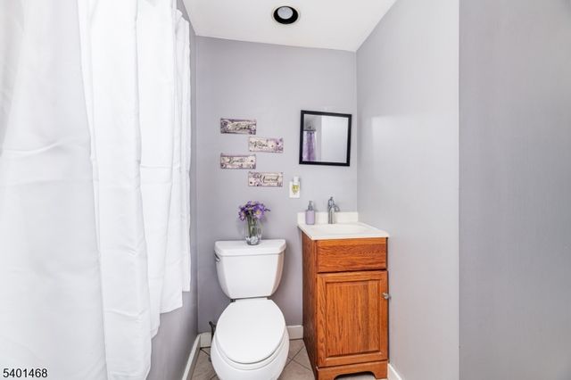 49 Sussex St, Newton Town, NJ 07860