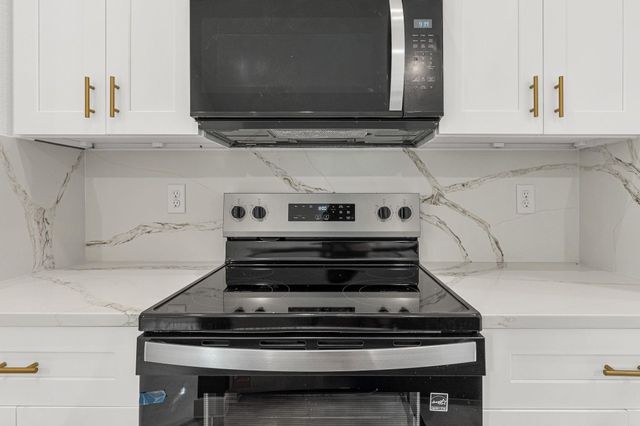 16740 E Ivanhoe, Montgomery, TX 77316