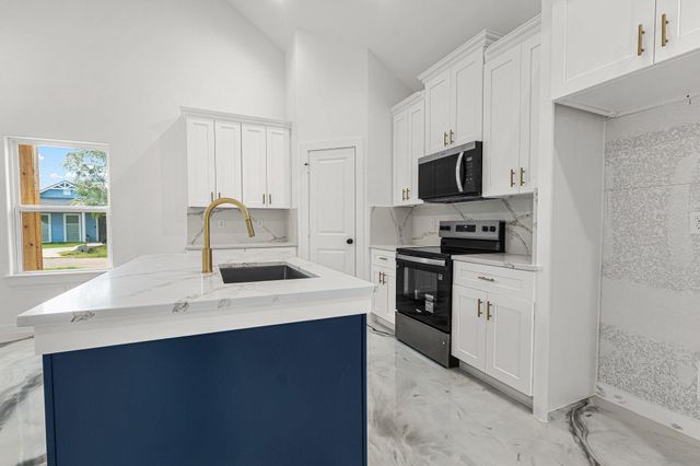 16740 E Ivanhoe, Montgomery, TX 77316