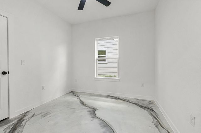16740 E Ivanhoe, Montgomery, TX 77316
