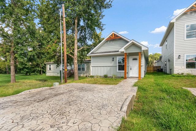 16740 E Ivanhoe, Montgomery, TX 77316