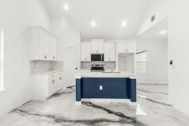 16740 E Ivanhoe, Montgomery, TX 77316