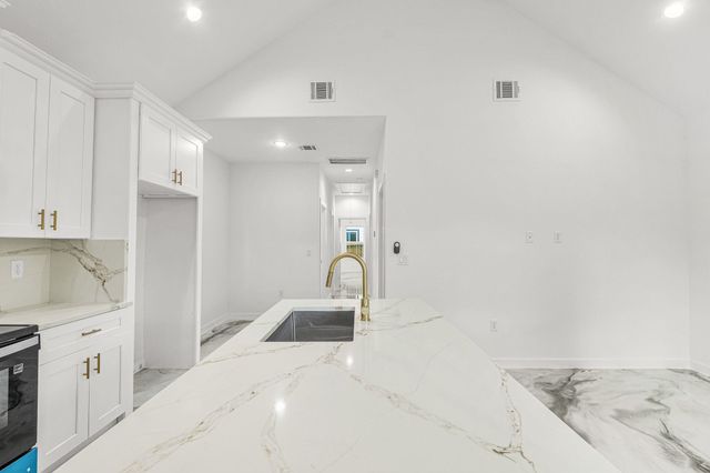 16740 E Ivanhoe, Montgomery, TX 77316
