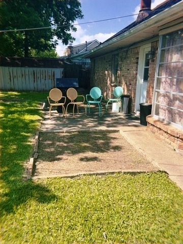 2901 Peach Lane, Pasadena, TX 77502