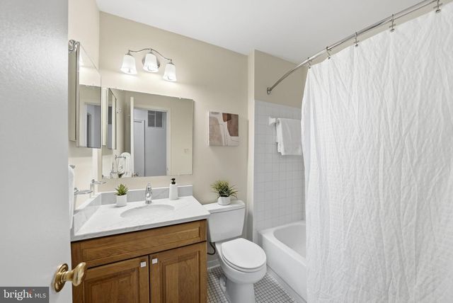 5500 COROT CT, Fairfax, VA 22032