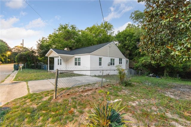 816 Silk Lane, Fayetteville, NC 28301