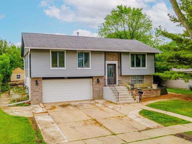 721 Lacy Avenue, Streamwood, IL 60107