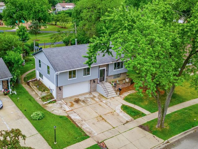 721 Lacy Avenue, Streamwood, IL 60107