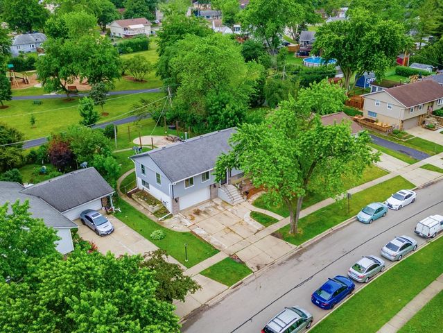 721 Lacy Avenue, Streamwood, IL 60107