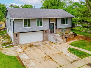 721 Lacy Avenue, Streamwood, IL 60107