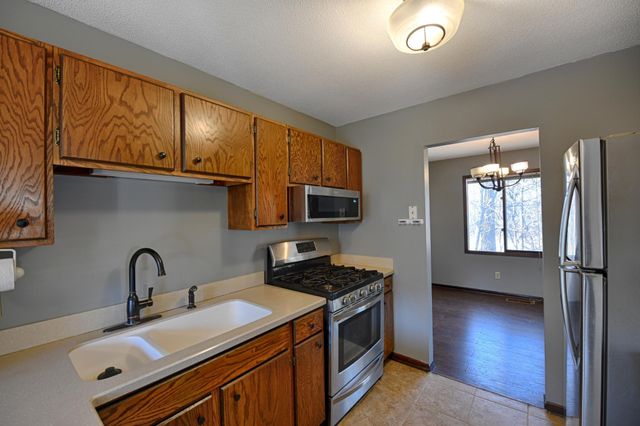 12102 Red Oak Court S, Burnsville, MN 55337