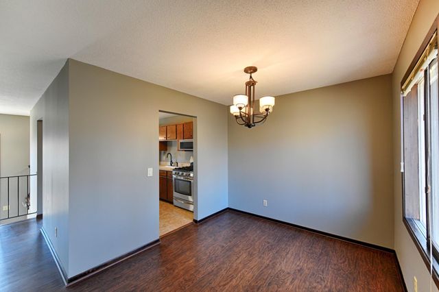 12102 Red Oak Court S, Burnsville, MN 55337