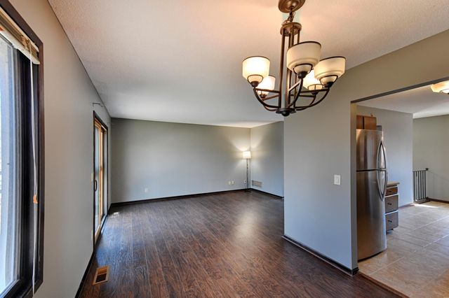 12102 Red Oak Court S, Burnsville, MN 55337