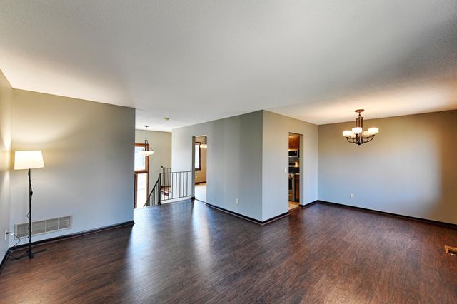 12102 Red Oak Court S, Burnsville, MN 55337