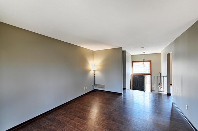 12102 Red Oak Court S, Burnsville, MN 55337