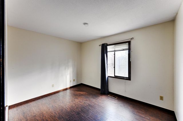 12102 Red Oak Court S, Burnsville, MN 55337