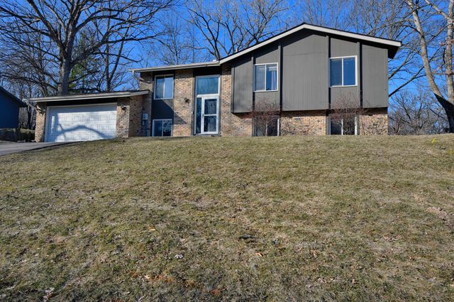 12102 Red Oak Court S, Burnsville, MN 55337