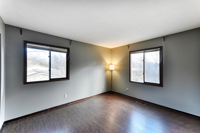 12102 Red Oak Court S, Burnsville, MN 55337