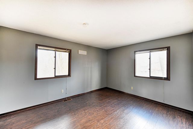 12102 Red Oak Court S, Burnsville, MN 55337