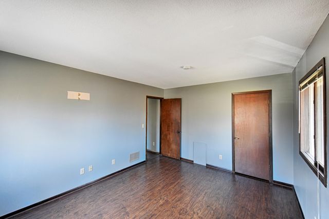 12102 Red Oak Court S, Burnsville, MN 55337