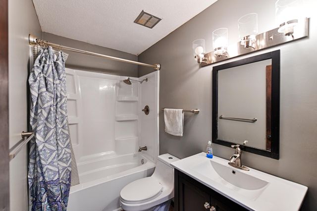 12102 Red Oak Court S, Burnsville, MN 55337