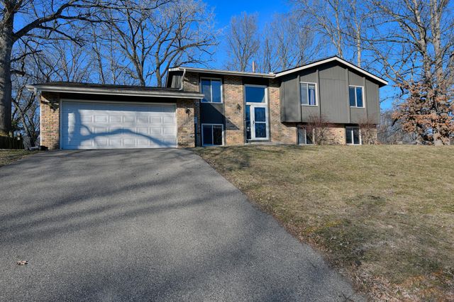 12102 Red Oak Court S, Burnsville, MN 55337