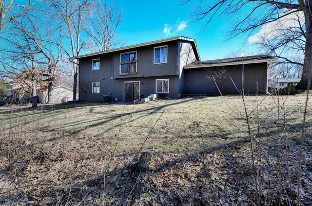 12102 Red Oak Court S, Burnsville, MN 55337