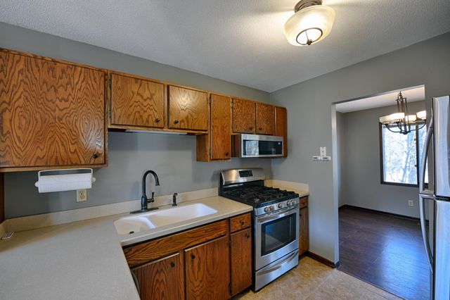 12102 Red Oak Court S, Burnsville, MN 55337