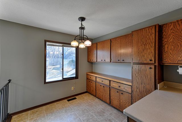 12102 Red Oak Court S, Burnsville, MN 55337