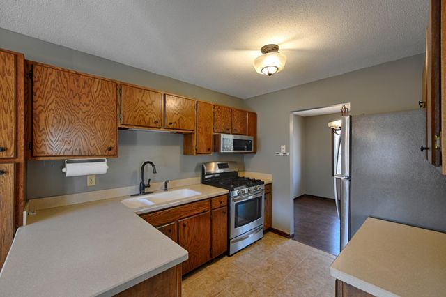 12102 Red Oak Court S, Burnsville, MN 55337